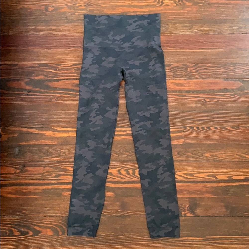 Size Medium Spanx Camo Leggings